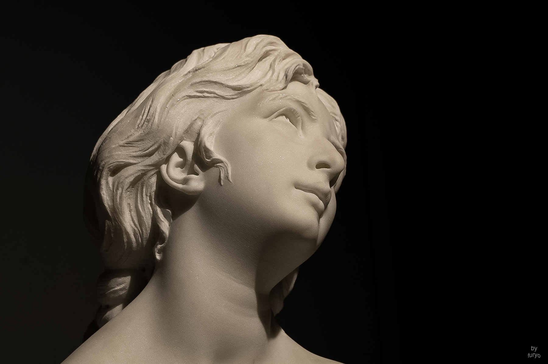statue