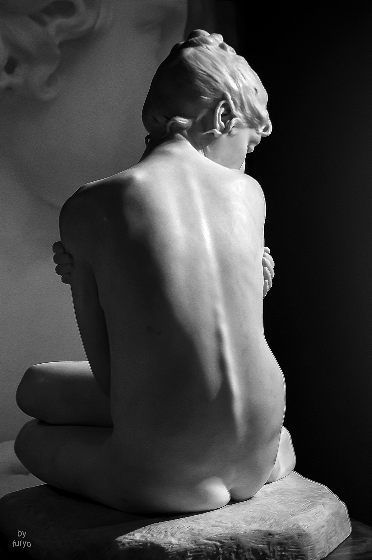 statue