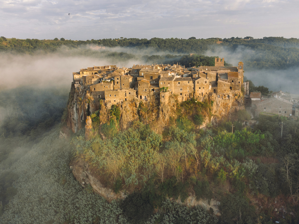 Calcata tra le nuvole