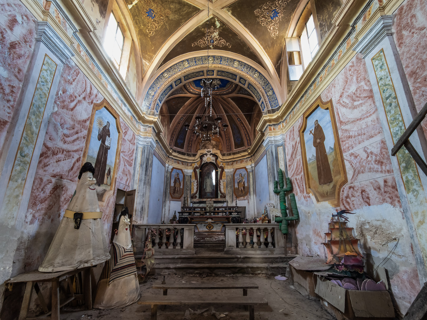 Chiesa con sorpresa