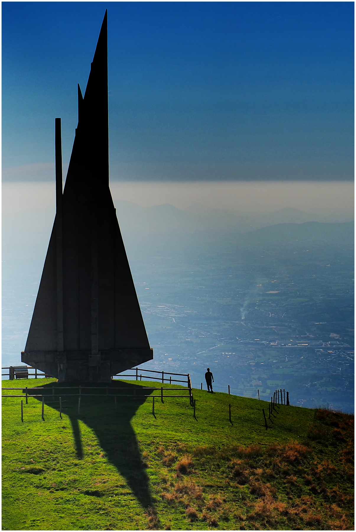 Monumento al Milite Ignoto sul Monte Corno