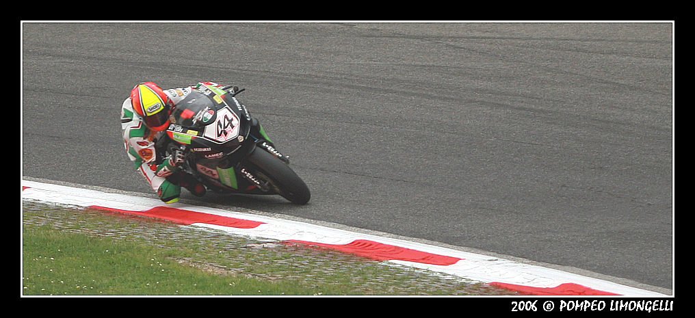 SBK - Monza 2006 - In piega alla Ascari (ROLFO)