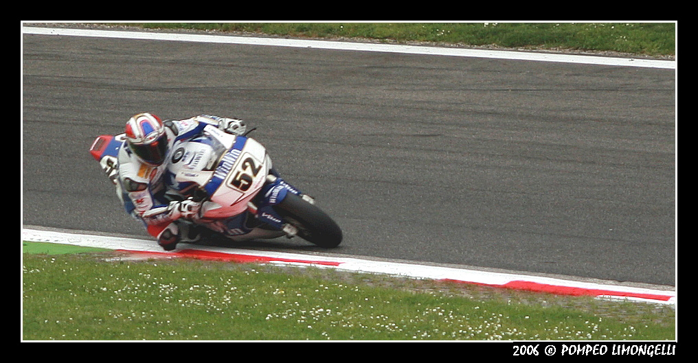 SBK - Monza 2006 - In piega alla Ascari (TOSELAND)