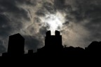 Castello di Bellinzona fotografato in controluce.