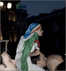 un gol..
durante Italia Germania, piazza Duomo, Milano.