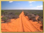 Report viaggio in Australia - Agosto 2003

L'ovest dell'australia e' una piatta landa infinita, attraversato da incredibili strade che solcano l'inospitale bush.
Questo scatto, tecnicamente molto facile,  stato possibile grazie ad uno dei pochi punti rialzati.