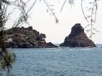 Ad Acitrezza, giornata fortemente assolata, tutti al mare sull'isola Lachea.
Commenti beneaccetti!