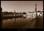 Immagine "duotone" del mercato domenicale