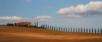 Casale e cipressi!