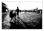 Una versione in b_n molto contrastata di una immagine scattata a Marrakech nella bella e famosa piazza...