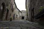 Ecco una foto di una via di
Piobbico (un paese della provincia di Pesaro-Urbino) fotografata dal basso...
che ne dite?