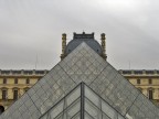 Chissa' quanti di coloro che hanno visitato il Louvre hanno notato questa bella,secondo me,composizione geometrica...sembra quasi un'astronave!