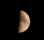 Ciao a Tutti
questa sera ho scattato una foto alla luna e la posto qui...spero vi piaccia

Nikon D70 Obiettivo Tamron 500mm sp f8 tempo si esposizione 2,5 secondi  iso 200 ho aggiunto un filtro giallo con Photoshop 

Seawolf