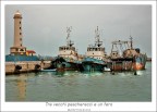 Tre vecchi perscherecci e un faro