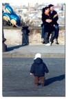dei due giovani innamorati!??
Sta per caso arrivando un bambino giocante tutto per loro! :)