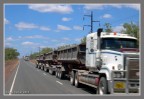 Sulle strade australiane non  infrequente imbattersi in questi stupefacenti mezzi di trasporto. Loro li chiamano Road Trains... il che rende bene l'idea.