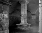 Foro stenopeico su lastra 4'x5'. Esposizione 17min su Ilford FP4 - Si nota qualche piccola infiltrazione di luce anche qui.
La lastra  stata inserita con l'emulsione al contrario, verso l'interno, per un errore ripetuto ben 4 volte!
