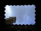 La torre di piazza del campo a siena fotografata dall'entrone.

I merli del palazzo fanno si che l'immagine assuma la forma di un francobollo.