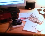 Tutti gli accessori, la scatola e la fotocamera