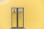 Una donna alla finestra