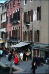 Ne gondole, ne piazza grande, ne ponticelli: un mercatino rionale.

Dia scattata con Tessar 85mm f2.8 Carl Zeiss

scanzionata con canoscan fs4000us

nessuna elaborazione in post produzione

parliamo di fotografia