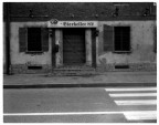 prove tecniche in corso ..... di ampiezza di ripresa della camera.
Foro stenopeico su lastra 4'x5' ilford Fp4 esposizione 25 min. circa (ombra/calar del sole).
(Fatto curioso: Stare 25 min al bordo-strada con un "aggeggio"sul cavalletto in una via trafficata  divertente. Tutti ti prendono per un'Autovelox e rallentano impauriti ......)