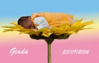 Foto alla bimba, foto al girasole e merge con photoshop. Aggiunto sfondo con mappa sfumatura.
