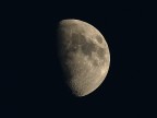 sono appena rientrato in casa e non ho resistito a montare il 300 2,8 is + 2x per fare una foto alla Luna, oggi mi piace particolarmente....

dati scatto:

30D + 300mm 2,8 IS + 2X II
1/125
f13
ISO 400

elaborazione con "curve" di ps7