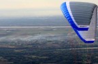 .. mi piacerebbe provare una volta il parapendio, c' solo un problema soffro di vertigini... magari  come dice il buon lorenzo cherubini ".. la vertigine non  paura di cadere ma voglia di volare.."
