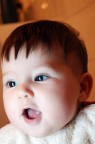 Chiara, cugina di Giulia, avete presente quegli occhioni e quel muso sporco di cioccolata, s? Bene, vuol dire che sono bi-nonno!
Normalmente le cambio in b/n ma stavolta ho preferito il colore, a me piace cos illuminata e quello sfondo arancio...
