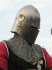 Questo  un mio amico... fa parte di un'associazione di rievocazioni storiche... per la cronaca era vestito cos il 14 Agosto del caldissimo 2003! Sicuramente un applauso lo merita lui :)