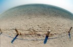 Scattata in un deserto della Namibia con la cara nikon 16 mm. Immagine scannerizzata da diapositiva.