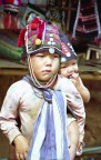 Bambini in costume tipico