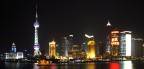 Shanghai lungo il Bund
19 dicembre 2006
Panasonic Lumix FX 01
focale equivalente 28 mm
f 2,8
1 sec
ISO 80