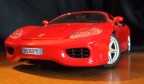 E' un modellino di ferrari scattato in macro con la S5600
