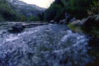 Gitarella a Cavagrande in prov di Sr.Luogo fantastico ma difficile da raggiungere, un'oretta di discesa a piedi gi per una vallata, ma la vista all'arrivo ne vale la pena e fa passare la stankezza. Pentax ME Super con ottica 16mm Zenitar 2,8.Diapositiva scansionata. a presto.