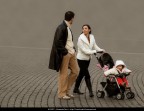 La fotografia  stata scattata con una macchina fotografica digitale. In un secondo momento  stata ritoccata a computer aumentando il contrasto, regolando la colorazione e togliendo le imperfezioni.

Soggetto: Famiglia a passeggio - Piazza San Pietro - Citt del Vaticano - Roma

Tecnologia: Nikon Coolpix L5 e Adobe Photoshop