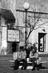 ...distrattamente amici....