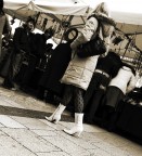 ...sguradi tra la folla...