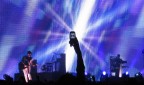 Concerto dei Muse a milano. Tentavo di beccare la persona con il cell in mano......poi la fortuna mi ha assistito per il backgroung proiettato sul mega schermo del palco!