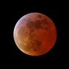 Eclisse totale di Luna del 3 Marzo. 
Posa 15 sec. EOS 350d al fuoco diretto di telescopio rifrattore 70 f/10

Graditi critiche e commenti