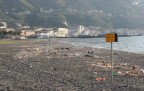 questo  il litorale di Castellammare di Stabia (Na) 
senza parole ....  
Poteva essere il fiore all'occhiello della prov. napoletana ed invece  una discarica