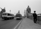 Il Grande Ponte a due livelli di Nanjing sullo Yangtze  tuttora vanto dei cinesi che lo costruirono nel 1960 senza alcun aiuto straniero dopo che i russi se ne andarono. E' lungo ben 1,5 km e ha permesso di evitare i lunghi spostamenti in traghetto da parte a parte che duravano un'ora e mezza.