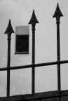 E' un'idea che mi  venuta osservando la curiosa villetta di fronte casa, che  proprio a forma di castello...