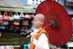 Walking in Yangon - Dedicata a Gregzz