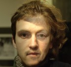 Coscienza dell'inesorabile scorrere del tempo - parziale autoritratto presente e futuro.

Questa, a differenza dell'altra doppia esposizione, la posto tra i lavori grafici un po per non creare altre polemiche un po perch qui ho lavorato un po di pi con photoshop scurendo la bocca di una delle due foto (cosa comunque possibilissima in camera oscura, oscurando col ditino o con un cartoncino la zona desiderata).