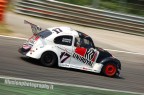 La Fun Cup  una vera vettura da corsa: telaio tubolare, posizione di guida centrale, motore centrale posteriore, 130 cavalli per 760kg....e che risate!!!