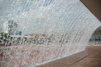 dentro l'architettura della magnifica piazza dell'oceanario di Lisbona