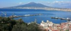I soggetti sono i classici, Vesuvio e golfo visti dal sud della provincia, peccato che non disponendo di un grandangolo un po pi spinto sia stato costretto a spezzare la linea del golfo.