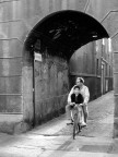 in bicicletta sulla canna  scomodo